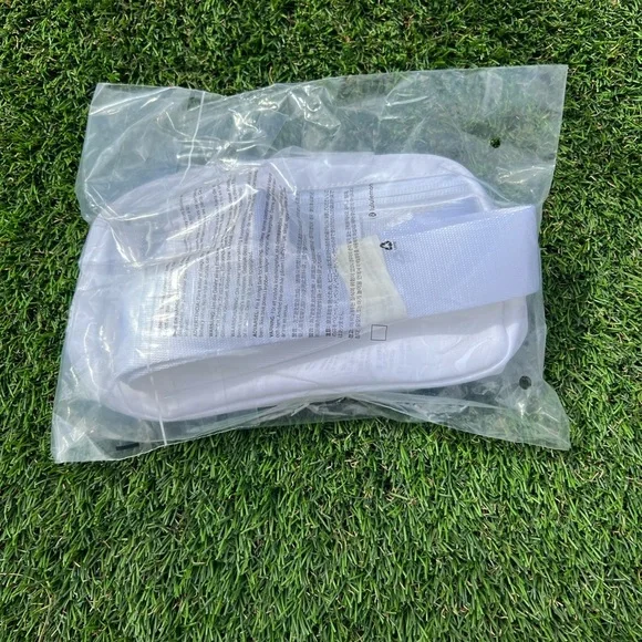 NWT LULULEMON WHITE BELT BAG - Picture 7 of 7